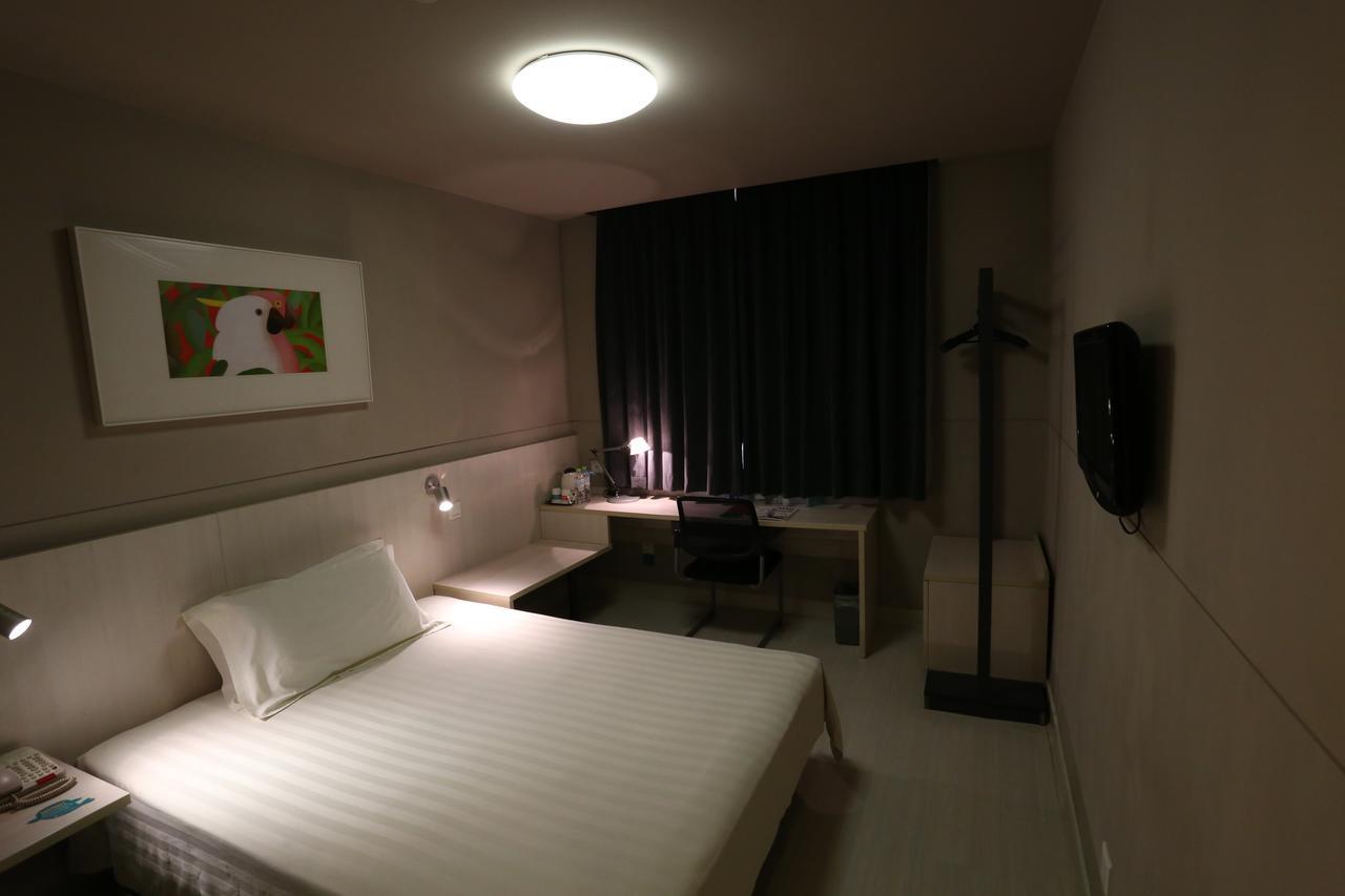 Magnolia Business Hotel Xining Railway Station Grand Cross Mojia Street Exterior foto