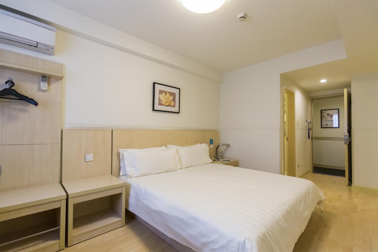 Magnolia Business Hotel Xining Railway Station Grand Cross Mojia Street Exterior foto